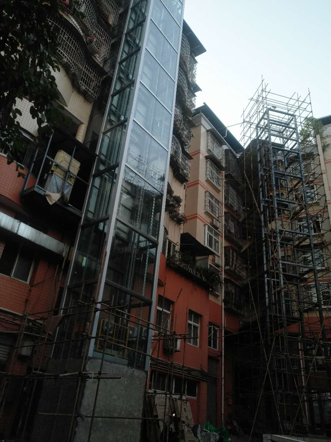 旧楼加装电梯现场
